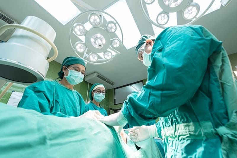 O que é preciso saber antes de fazer uma cirurgia plástica